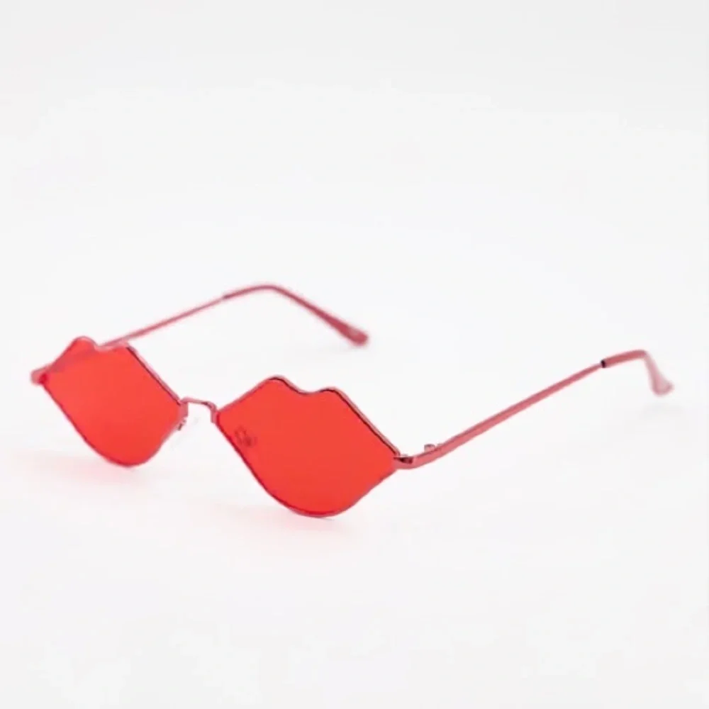 Women’s Retro Red Lips Novelty Sunglasses – Bold Y2K Statement Accessory